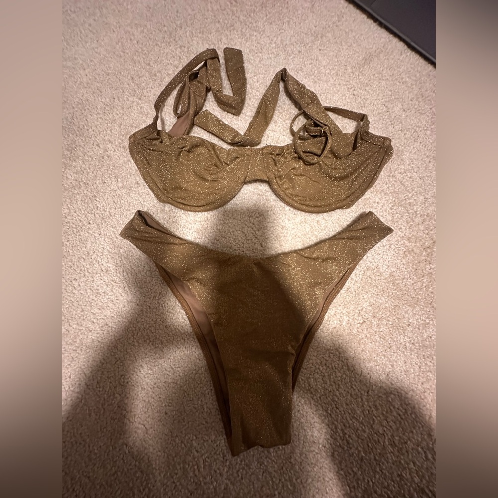Monday swimwear bikini size small